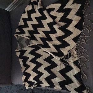 Black and Cream Zig Zag Print Poncho